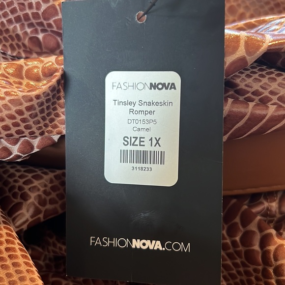 Fashion Nova Tinsley Faux Snakeskin Romper sz 1X in Camel NWT - Picture 8 of 8